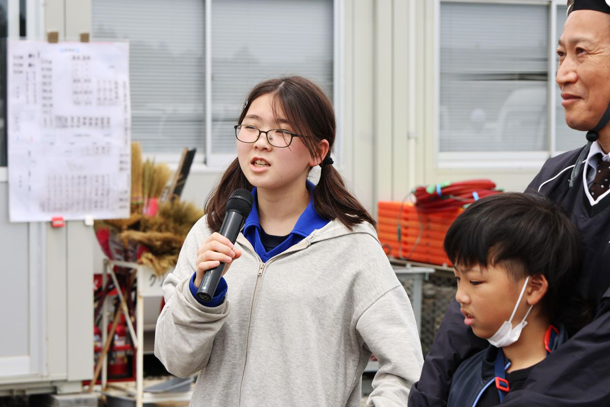 本日の現場見学のお礼を述べる生徒