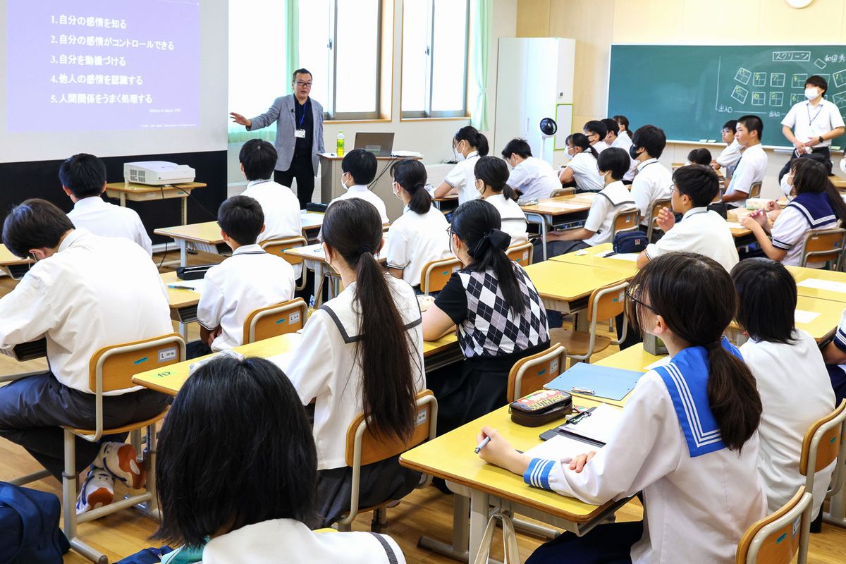 和田さんの授業を受ける生徒ら