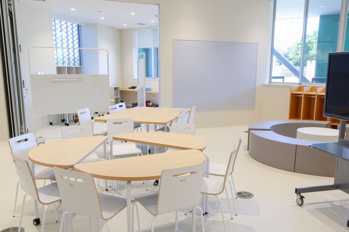 ぐんぐん学び室エリアにある生徒フォーラムは、生徒の活動拠点となるスペース。生徒会室、個別学習室など多目的な使い方ができる3つの個室を配置しています。