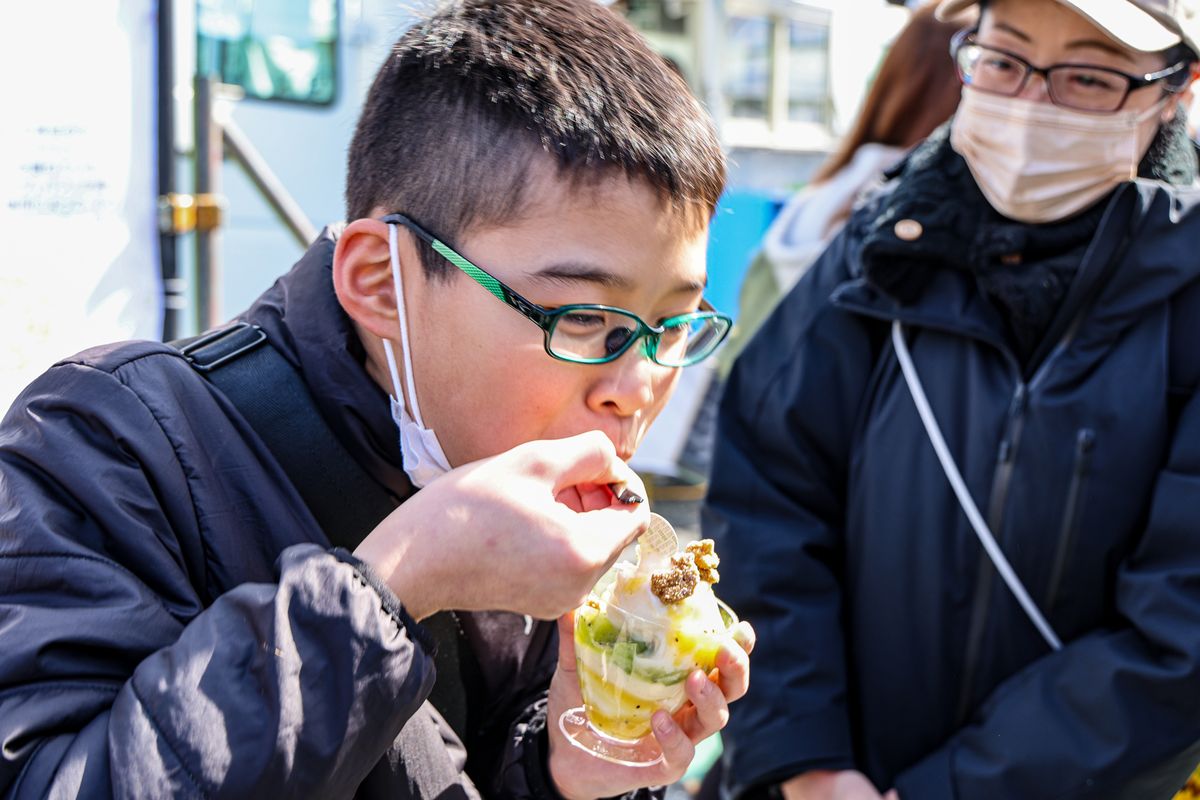 3種のキウイを使った見た目も豪華なカップスイーツ。口に入れる瞬間、笑顔がこぼれます。