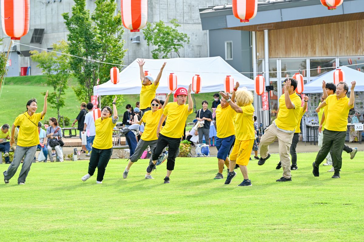 町民の多くが避難しているいわき市の夏の一大イベント「いわきおどり」には町の有志団体も参加しています。なつ祭りinおおくまでは、昨年に続きいわきおどりが披露されました。