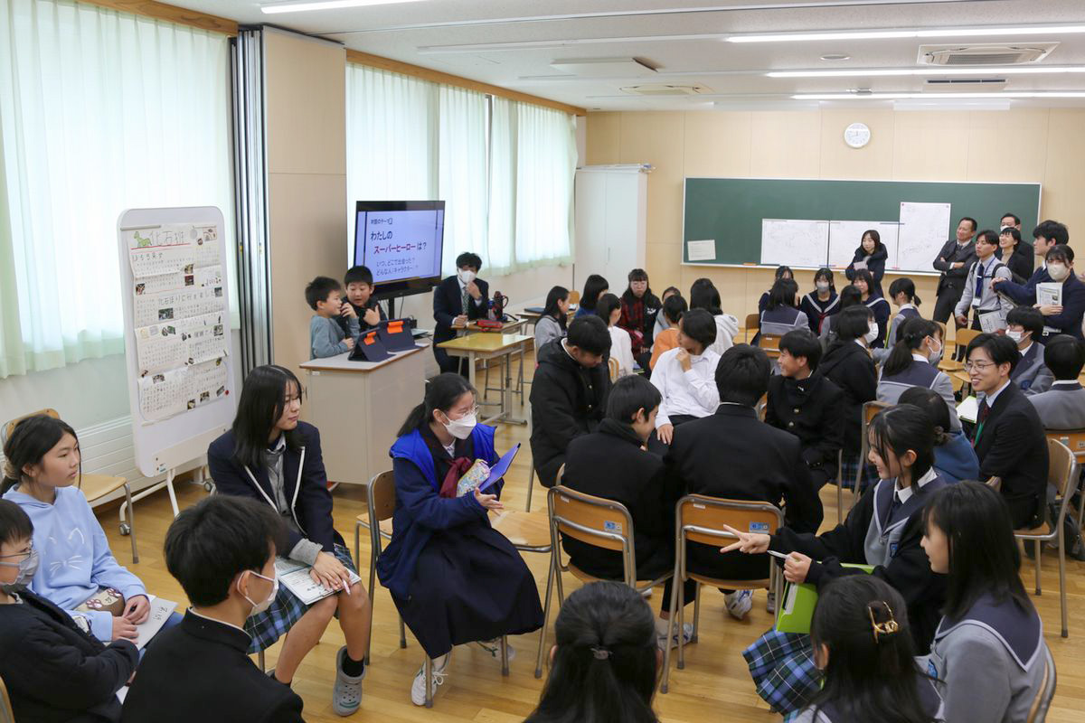 意見交換を行う児童生徒ら