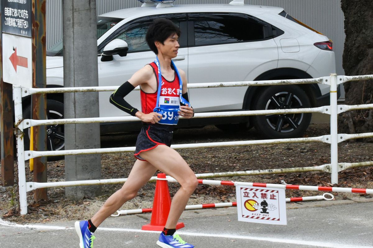 第3区（泉崎さつき公園前から矢吹町役場内）5.8kmを走る和田選手。