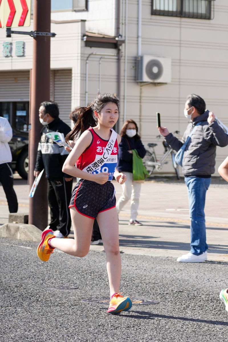 第11区（本宮市・白岩屋商店前から大玉村・イイジマ前）3.9kmを走る畑川選手。