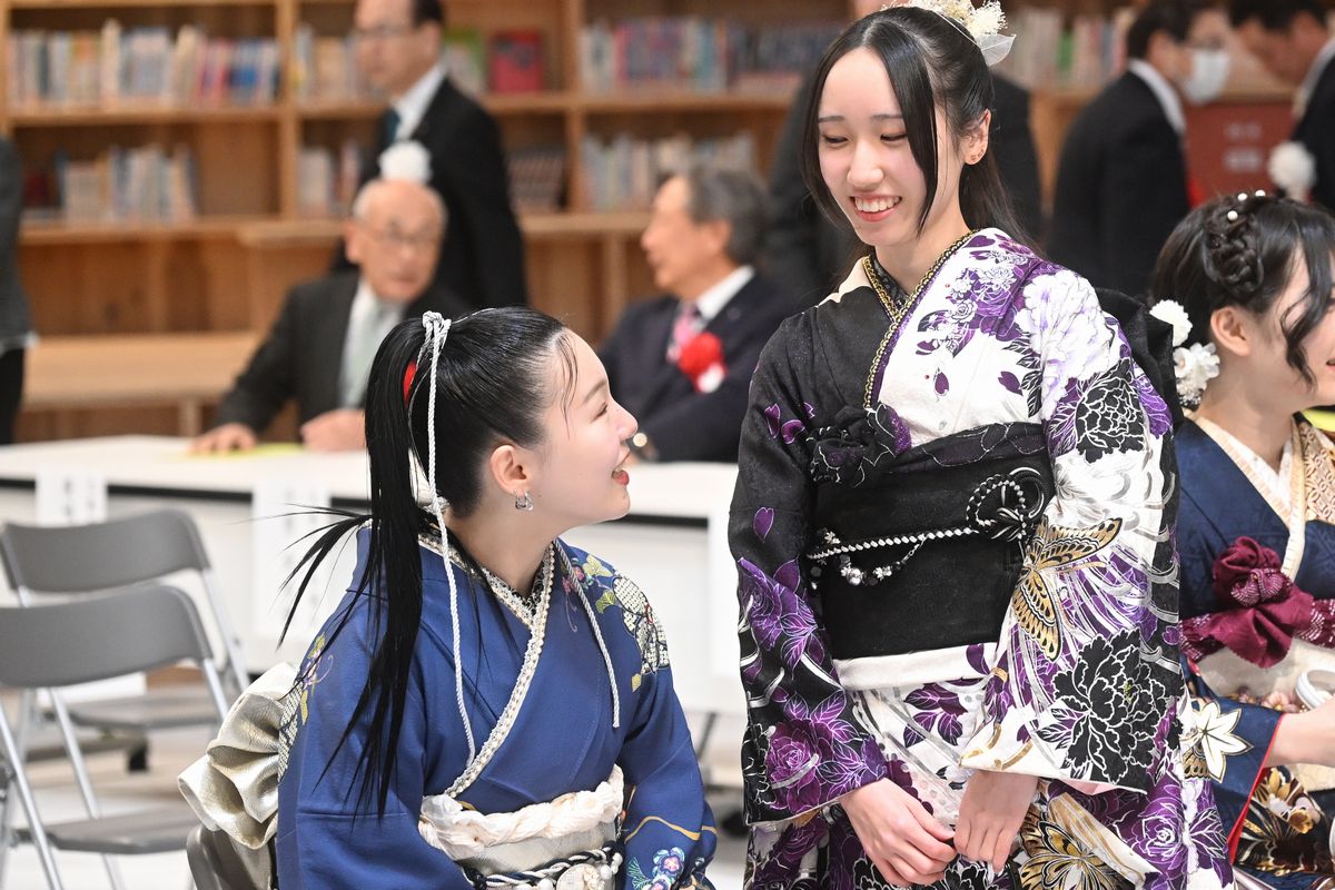 久しぶりの再会、笑顔が溢れる出席者たち。