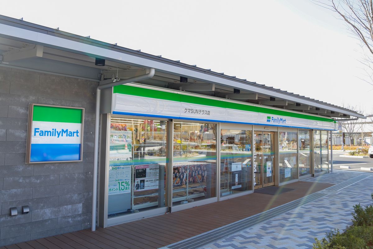 大野駅西商業施設のコンビニエンスストア、ファミリーマートクマSUNテラス店