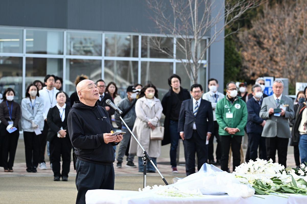 実行委員長の松永秀篤さんは、「東日本大震災と福島第一原発事故から14年。年を重ねるごとに、大震災や原発事故のことが忘れ去られていくと感じるが、この体験の教訓を次世代に伝えていくことが大事である。私たちは今後も町の復興とともに、心の復興も果たせるよう努力していく」と追悼のメッセージを述べました。