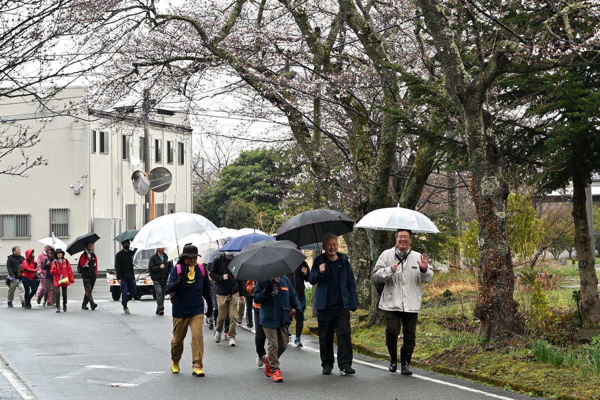 ウォーキングイベントを楽しむ参加者。