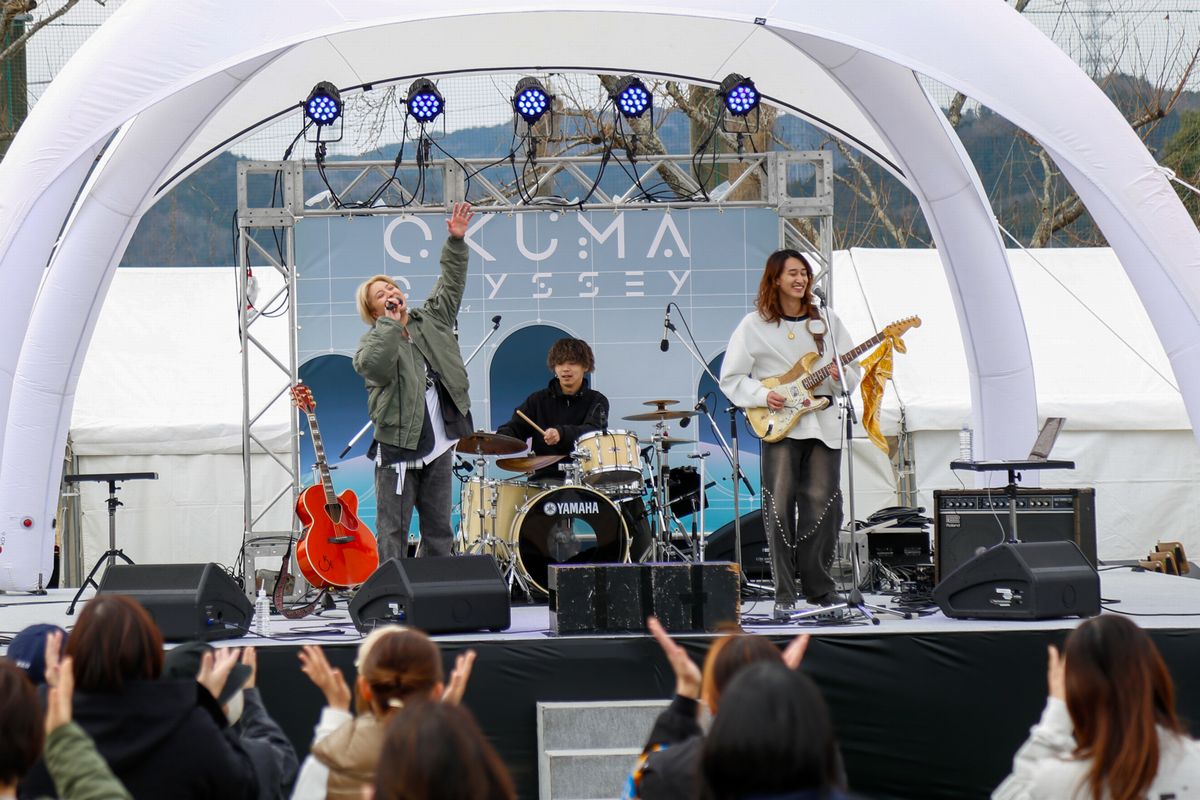 「ただいま」の声掛けで会場を盛り上げるAmber’sさん