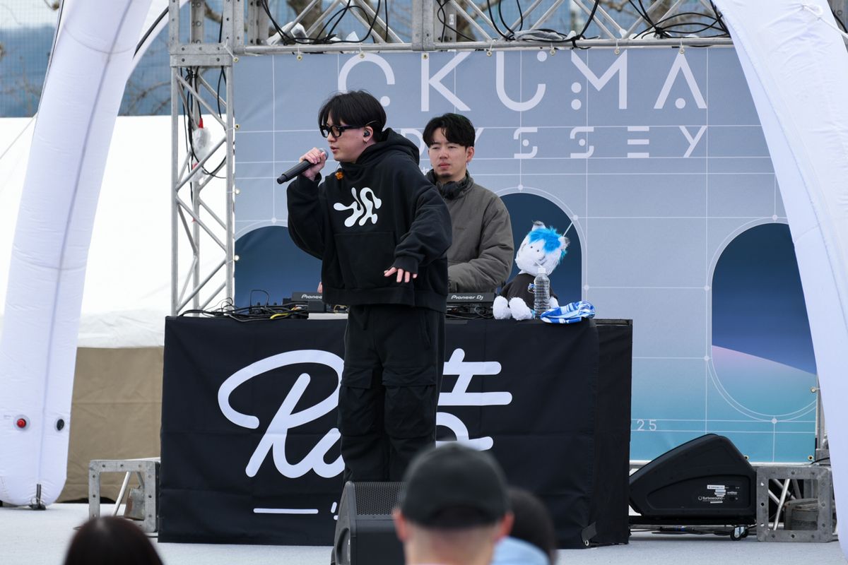 ステージイベントには、藤巻亮太さん、Amber'sさん、Rin音さん、Monaural mini plugさん、アオイツキさん、Salyuさん、四家卯大さんが出演し、熱いパフォーマンスで会場を盛り上げました。写真は、Rin音さんが「Snow Jam」を歌う様子です。