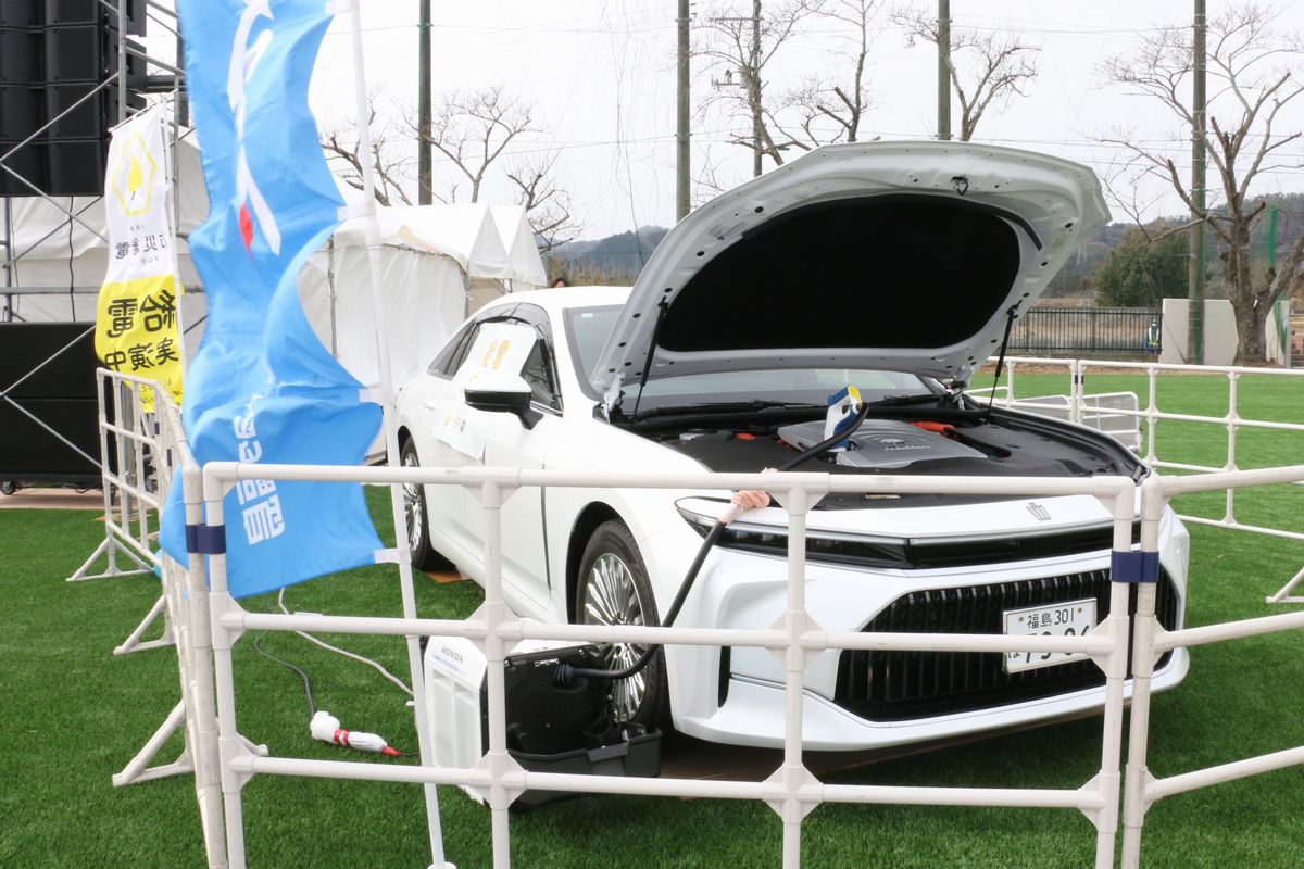 ステージ横では、車のバッテリーを活用した恒例の電力供給が行われ、各テントやステージの電力として使用されました。ゼロカーボンへの取り組みの一環です。