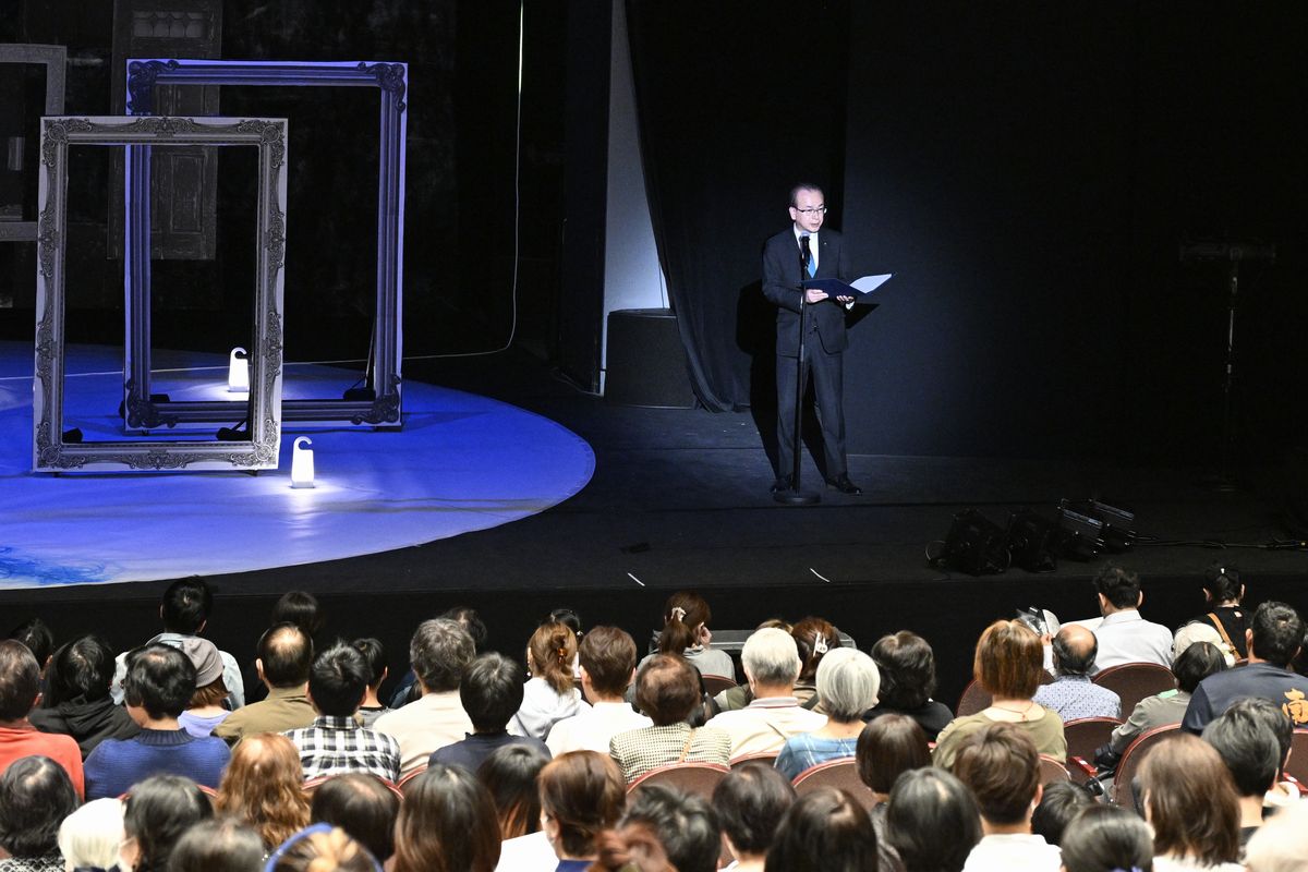 公演の開演にあたり、吉田町長が登壇し、出演者や観客へ向けて挨拶を行いました。