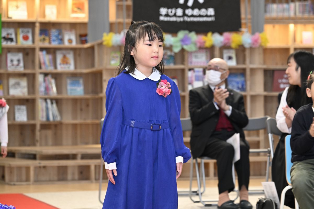 式では、園児たちが一人一人の成長を感じさせる堂々とした姿を見せ、保護者や園の職員から温かい拍手が送られました。