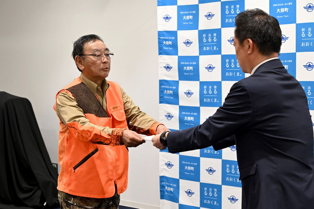 有害鳥獣捕獲隊の委嘱を受ける隊員