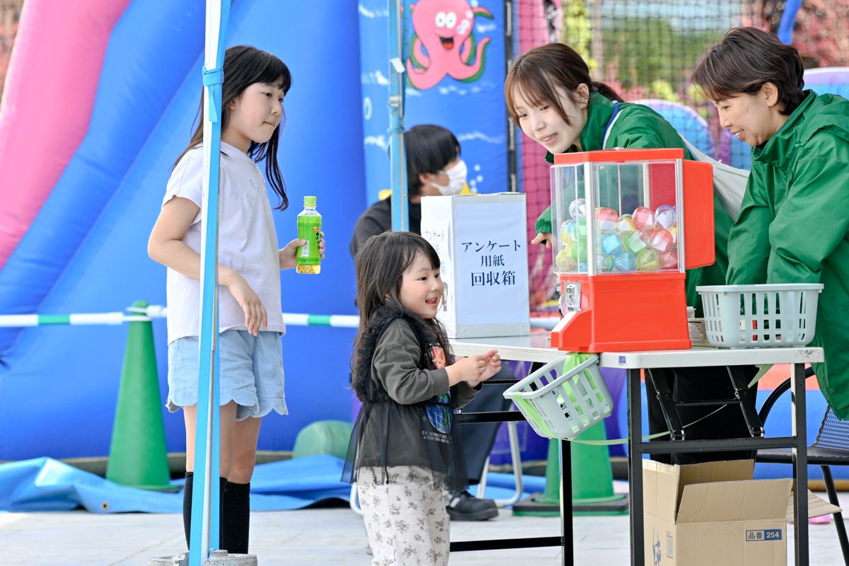 ミニ縁日を楽しむ子どもたち