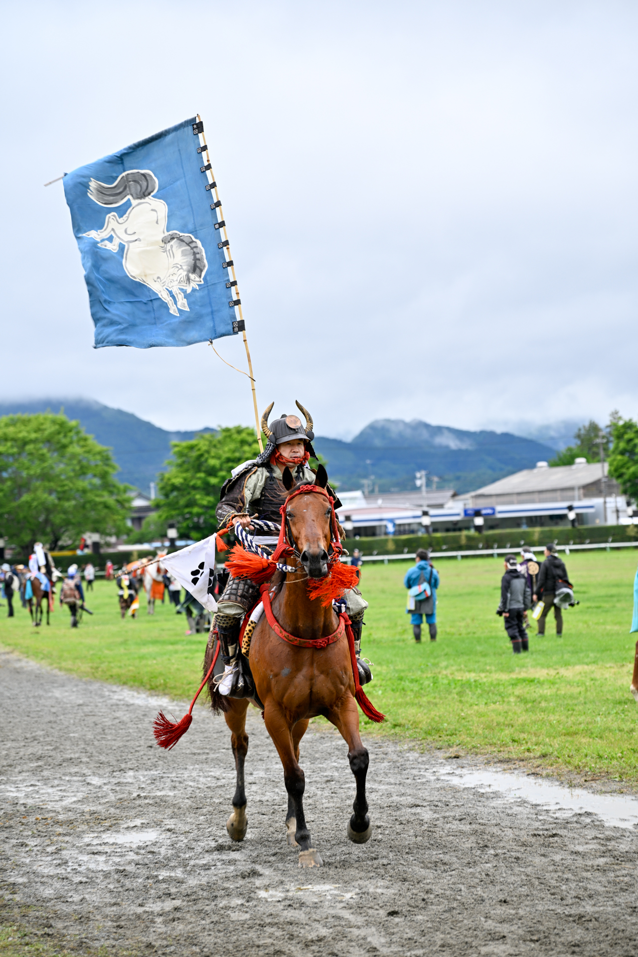雲雀ケ原祭場地に到着した騎馬武者。
