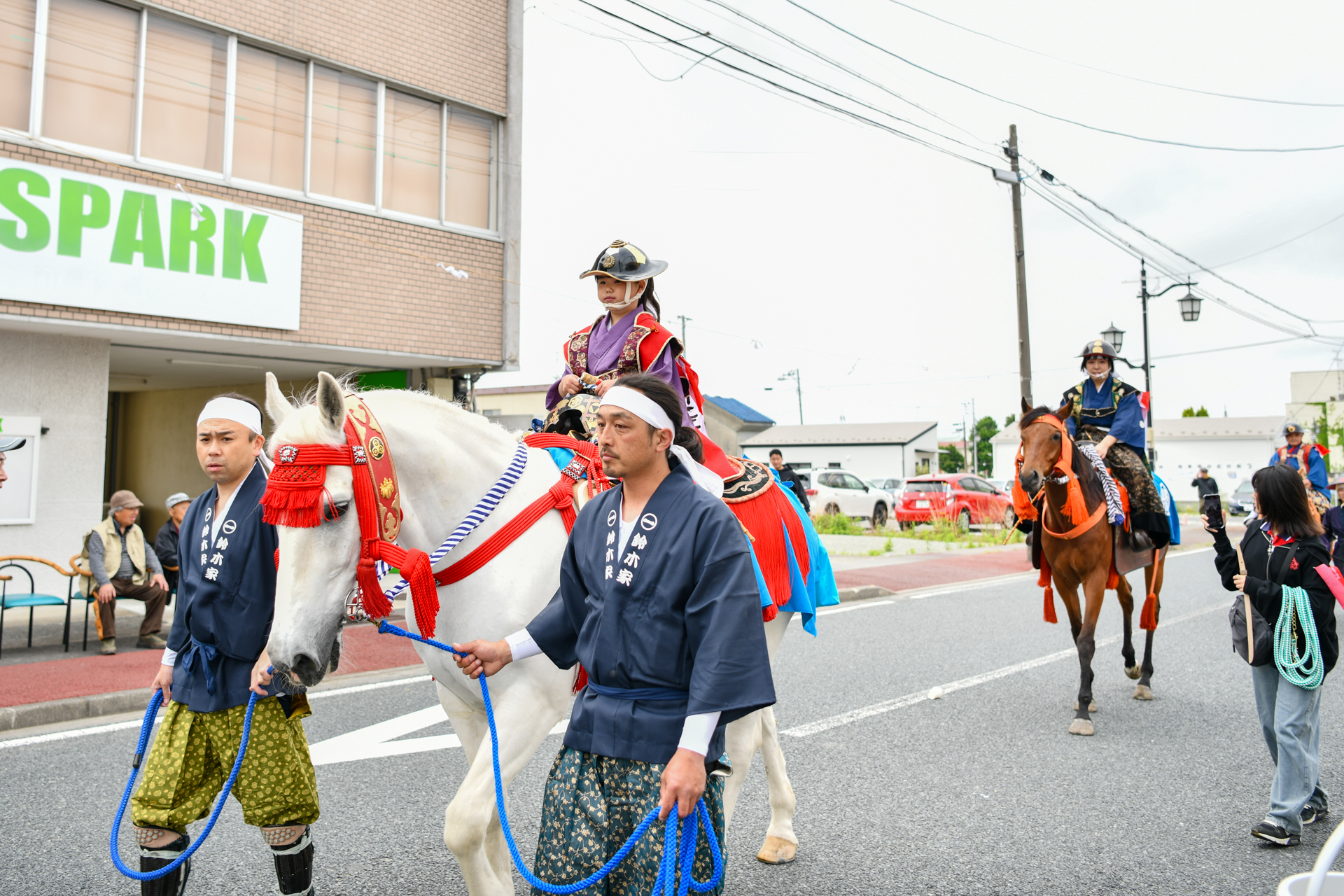 浪江町で行列を行う騎馬武者ら