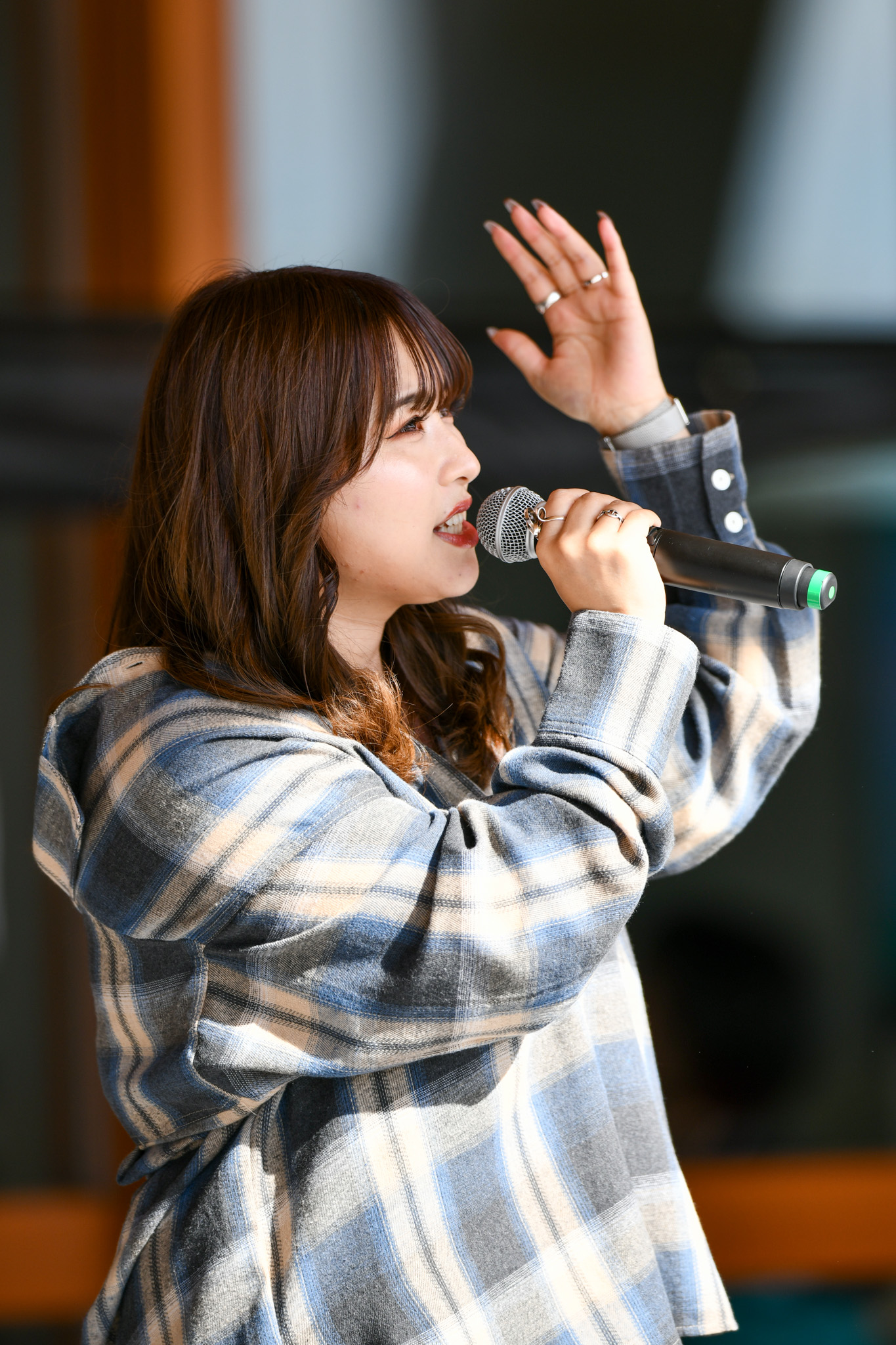 町出身で大阪を拠点に活動するシンガーソングライター・Enishiさんが、ふるさとへの思いを込めた「追憶」や「I love you & I need you ふくしま」を披露。会場は温かい拍手に包まれました。