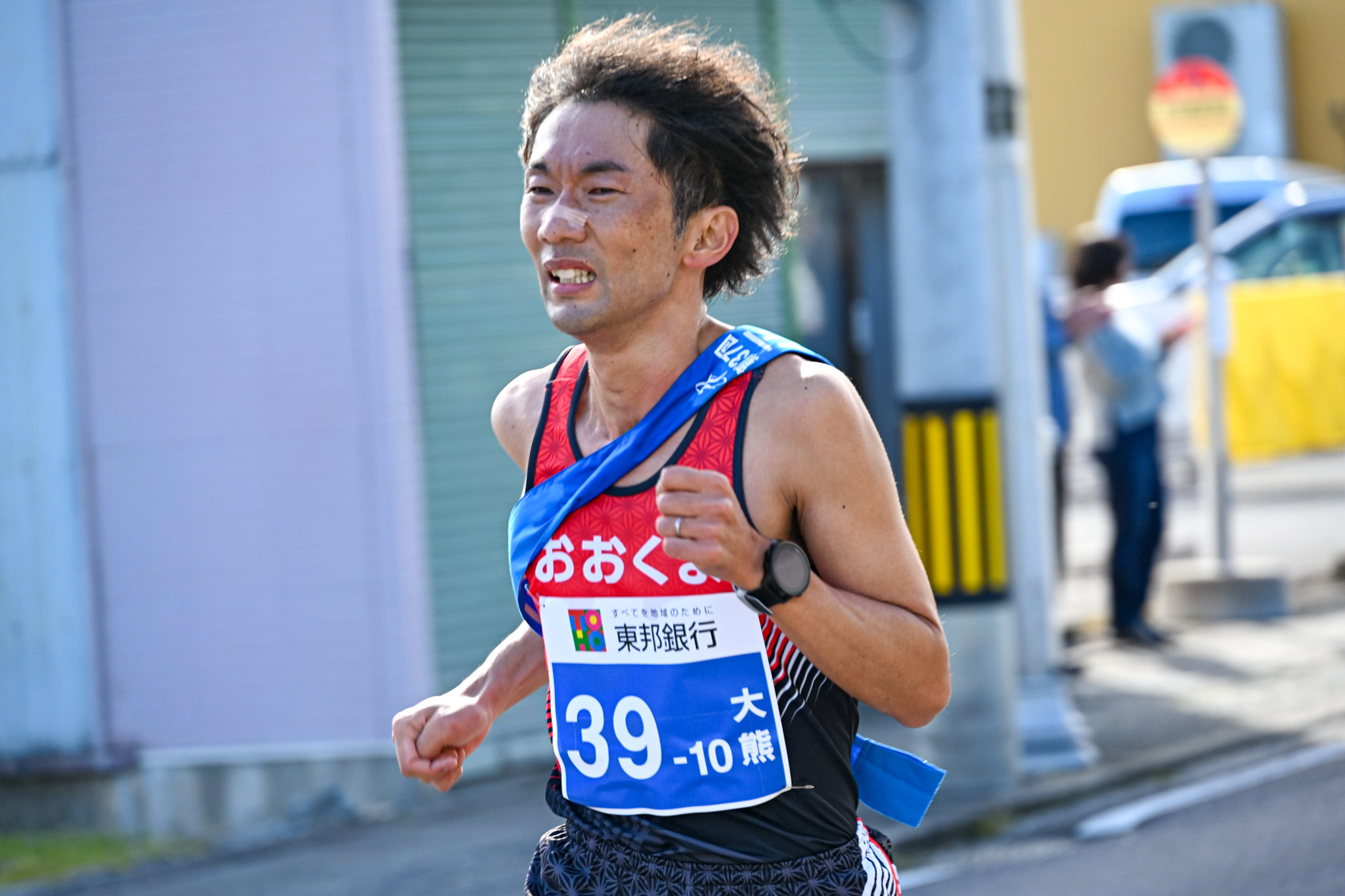 最長区間（10.6km）を走る森選手、険しい表情を見せながらも懸命に走りました。