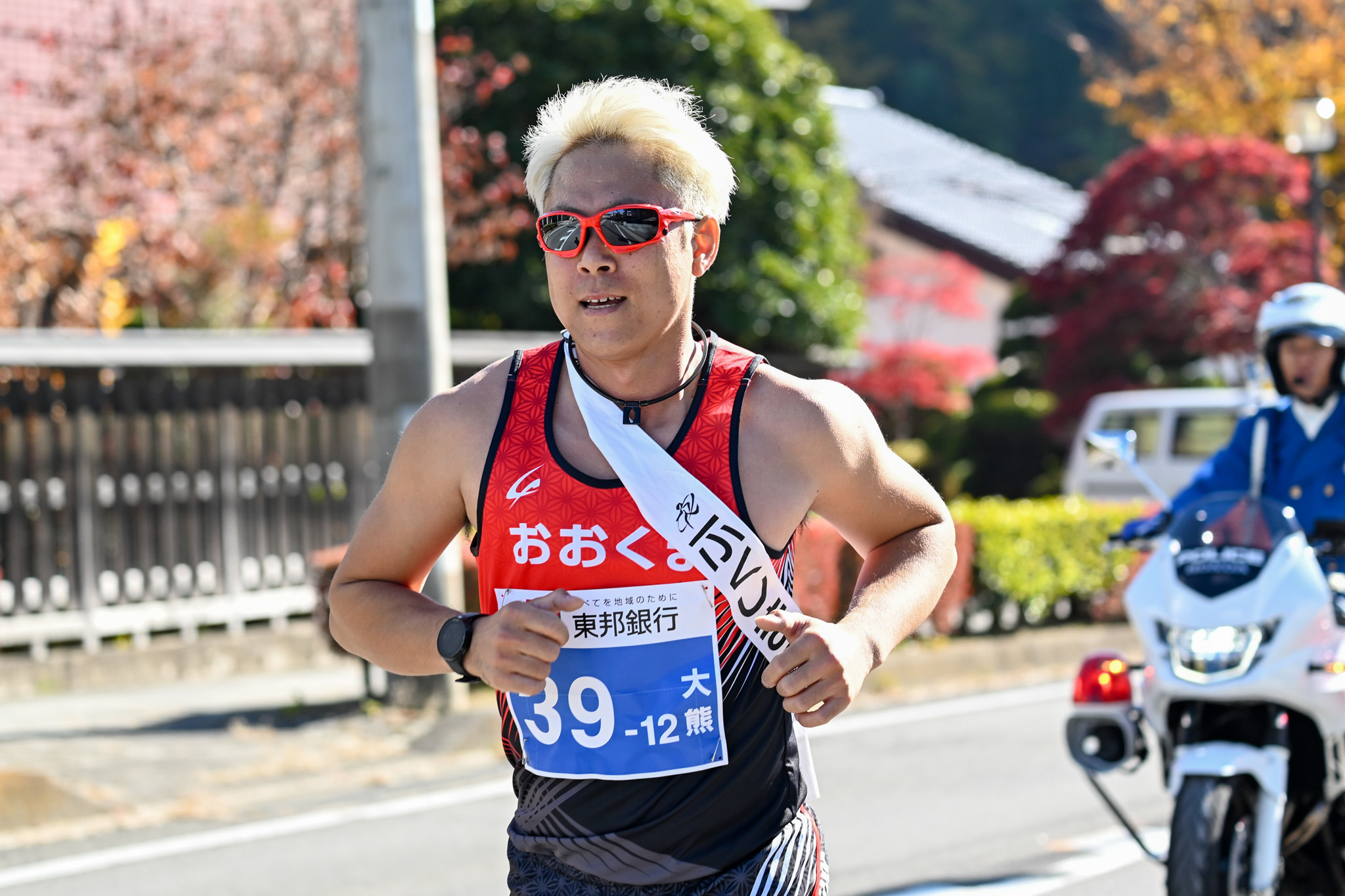 赤いフレームのサングラスをかけた山口選手、前へ前へと懸命に走る姿が印象的でした。