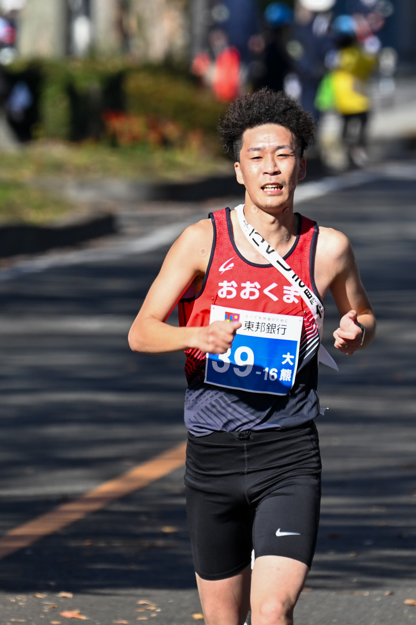 柳田（学）選手、最後の区間を懸命に走り、県庁前のゴールへと近づいていきました。