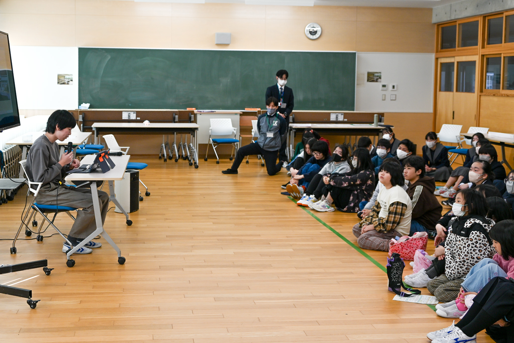 研究内容を発表する学び舎ゆめの森の生徒