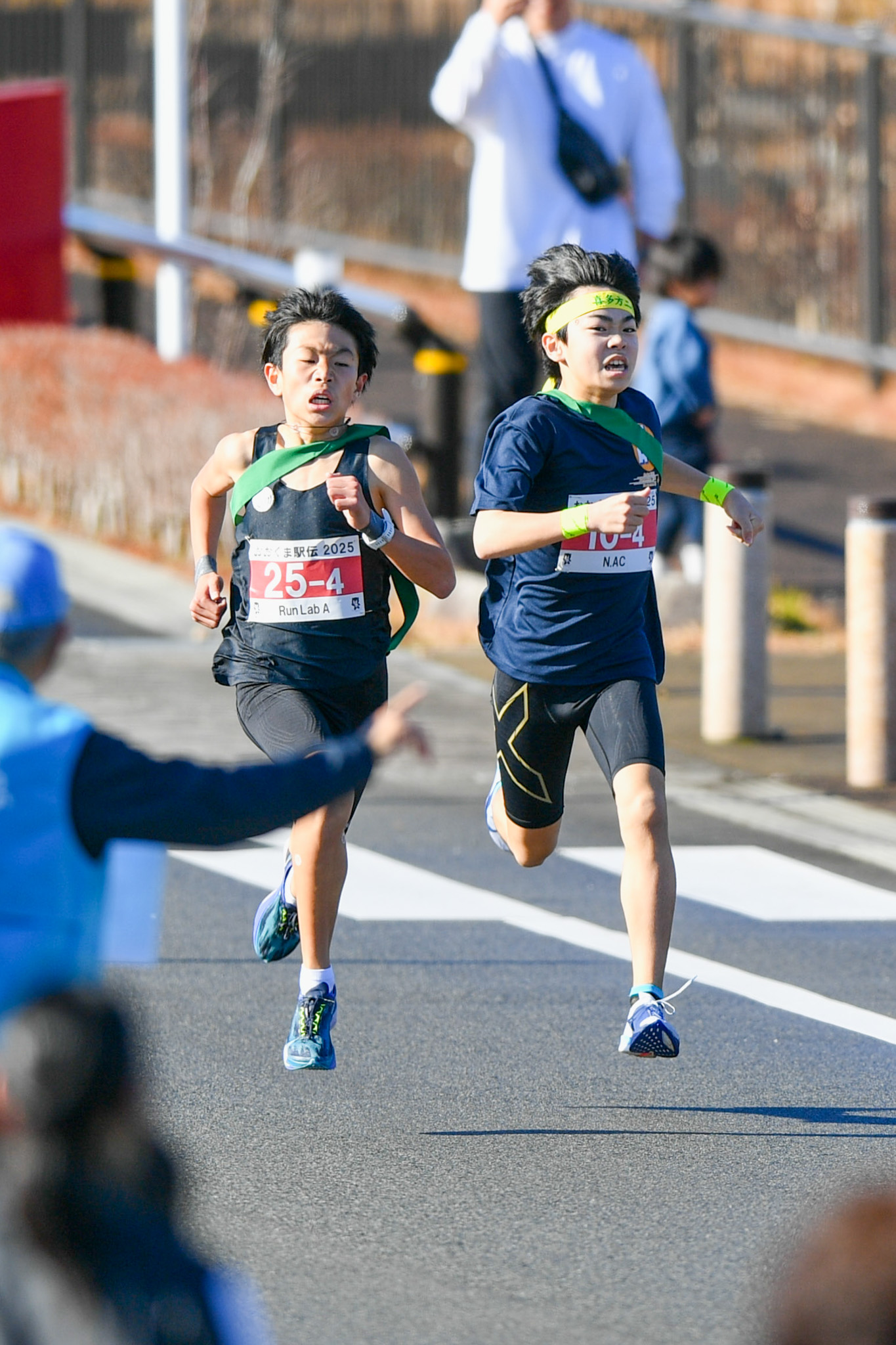 一人1.5kmを走る小学生の部では、ラストの直線で激しい首位争いとなり、いわき市のRun Lab Aが見事に逆転優勝を飾りました。