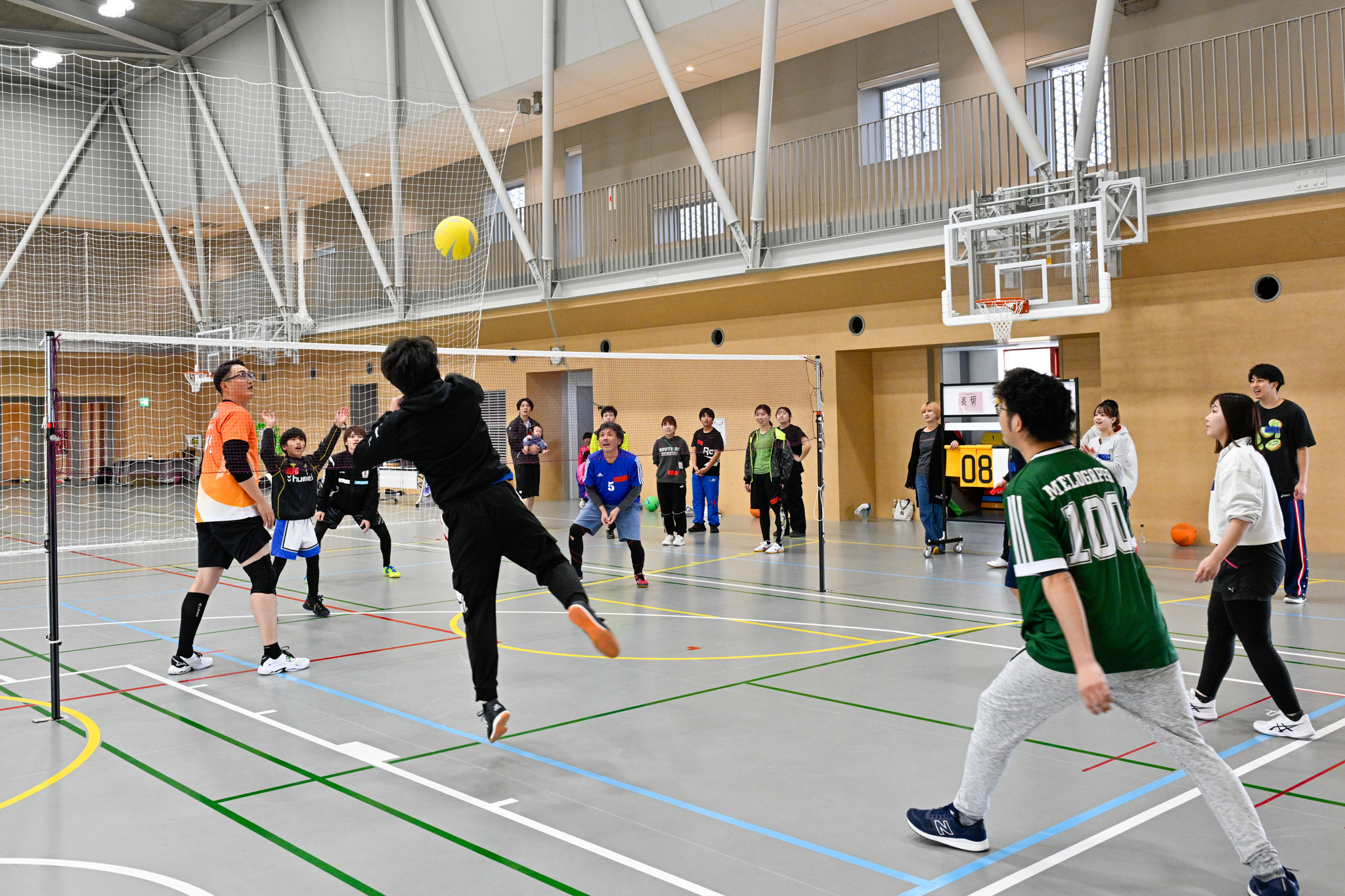 息の合ったプレーでつなぐバレーボール