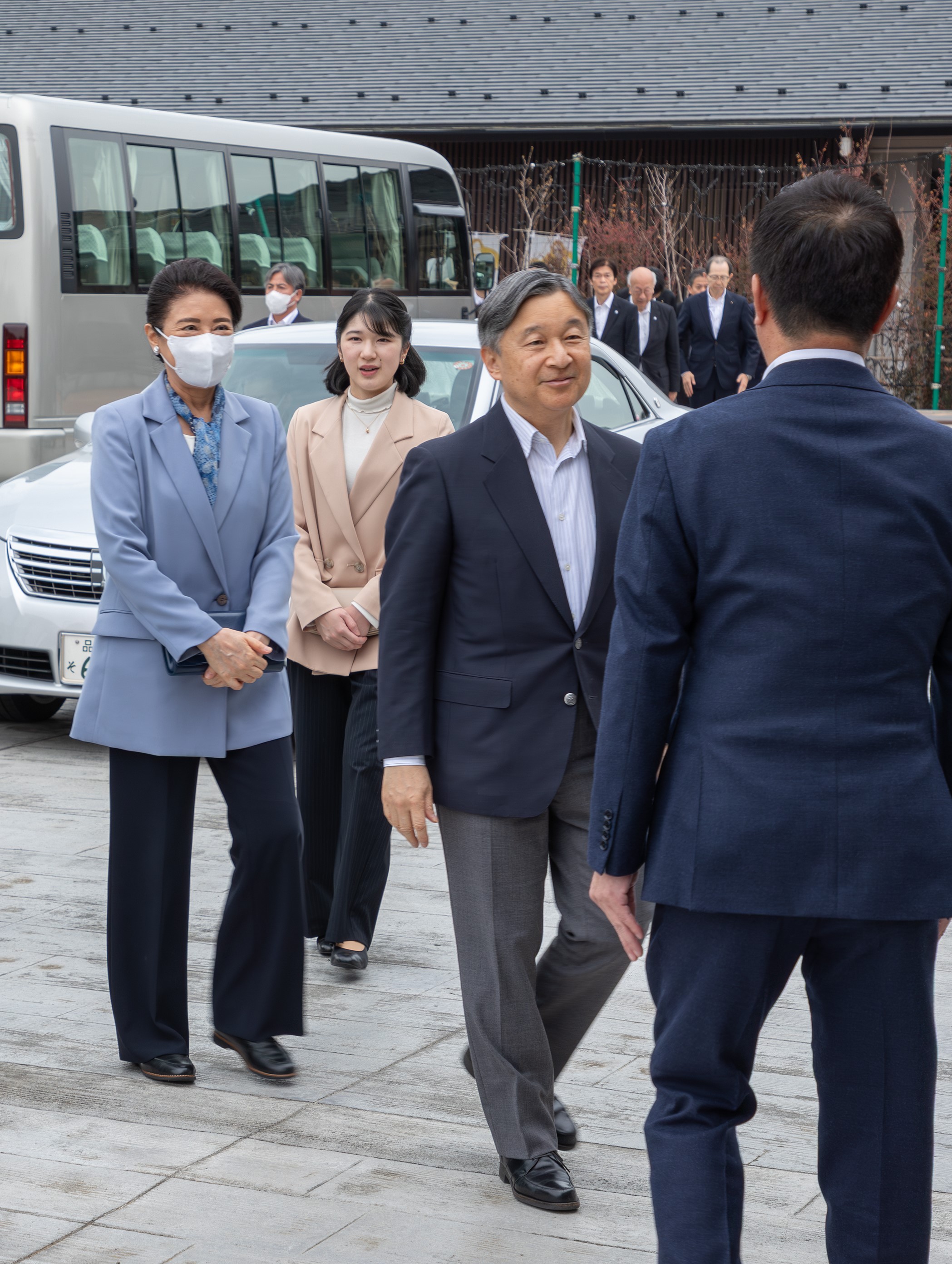 ご一家をお迎えする吉岡副町長
