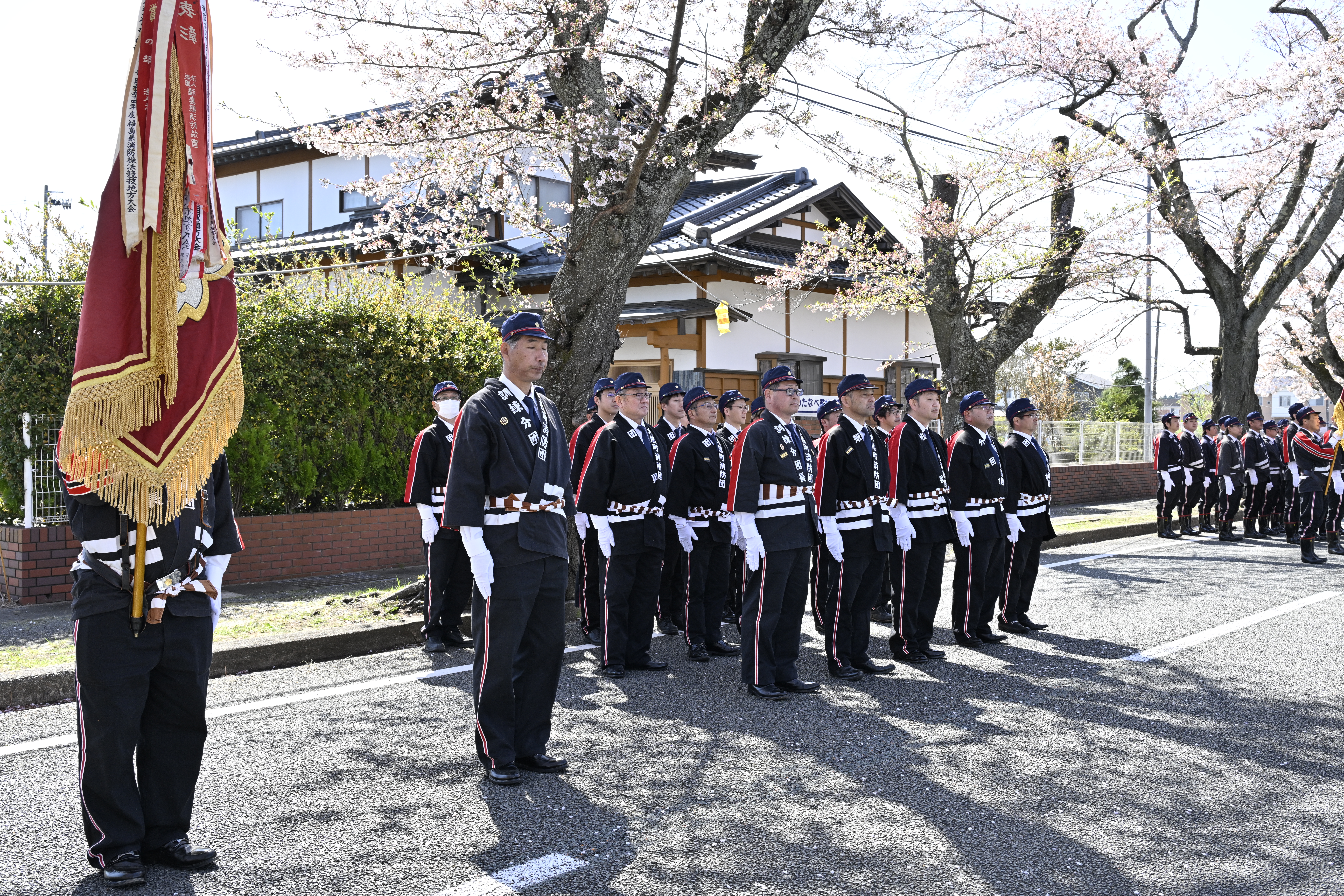 他町村消防団員とともに整列に加わる大熊町消防団