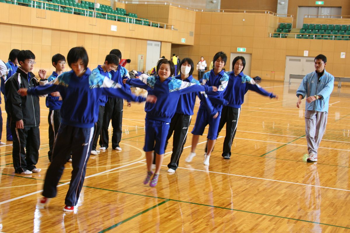 記録向上のための練習やより楽しく走るコツなどを教えてくれた比嘉さんの陸上教室