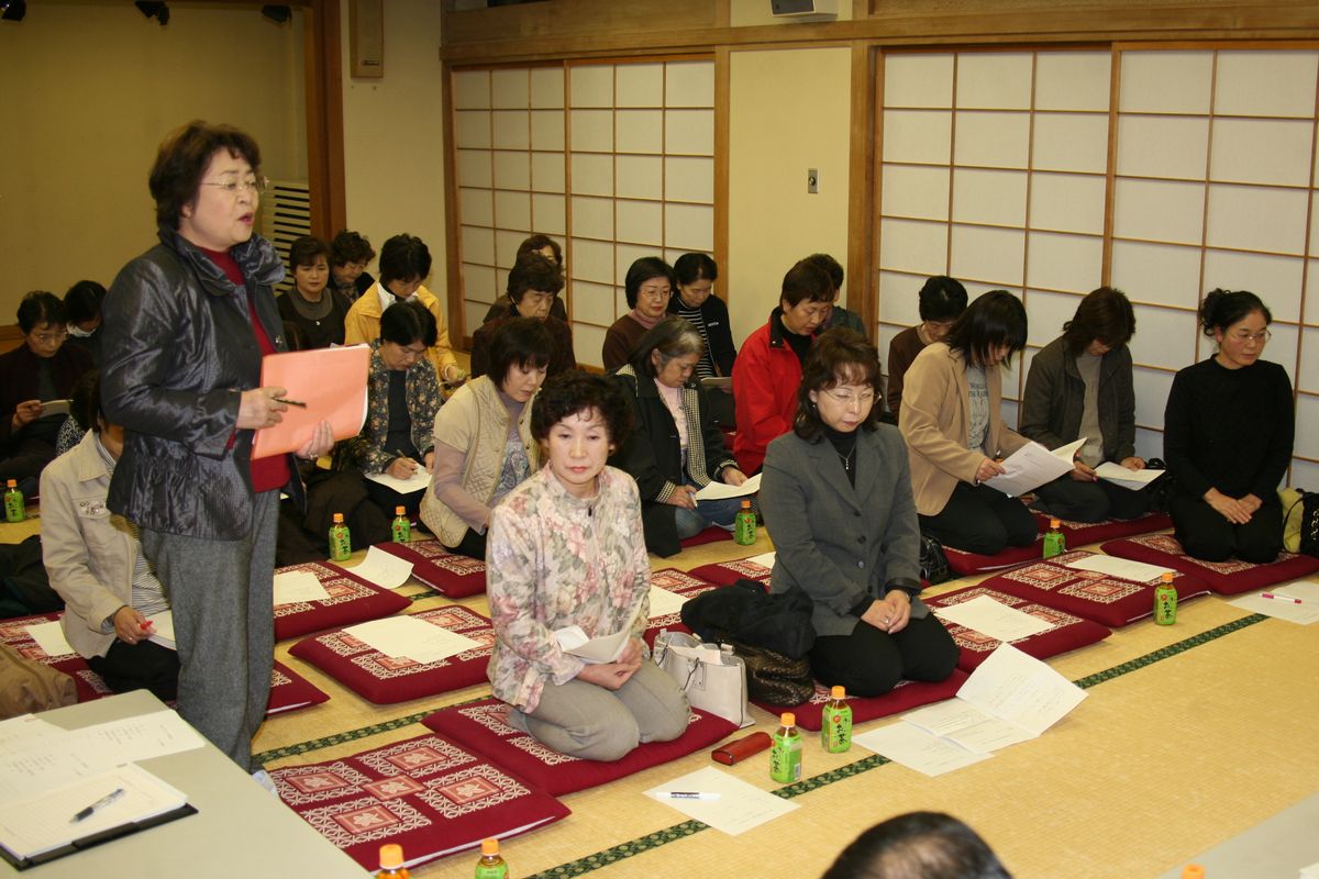 町に質問を投げかける町民の方