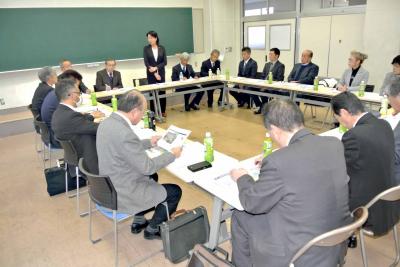 商工会の今後を話し合う商工会幹部