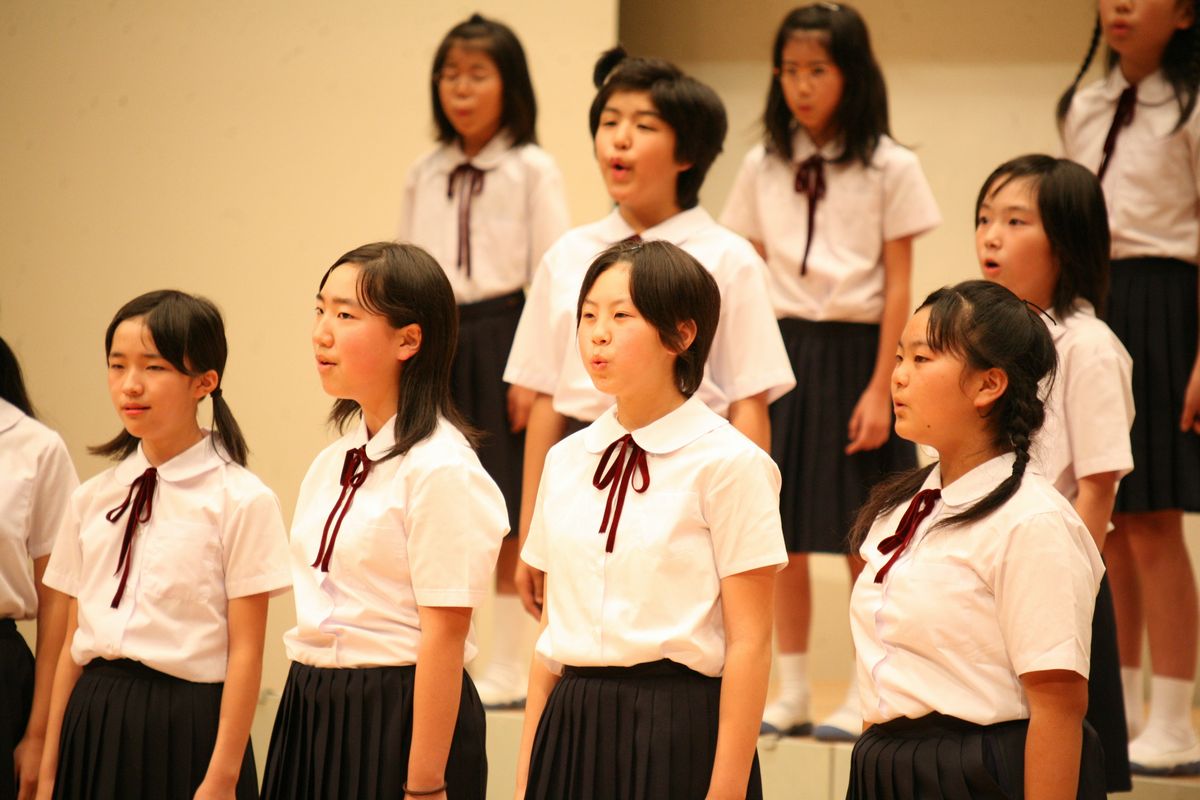 日頃の練習の成果を発揮しきれいな歌声を響かせた大野小学校合唱部