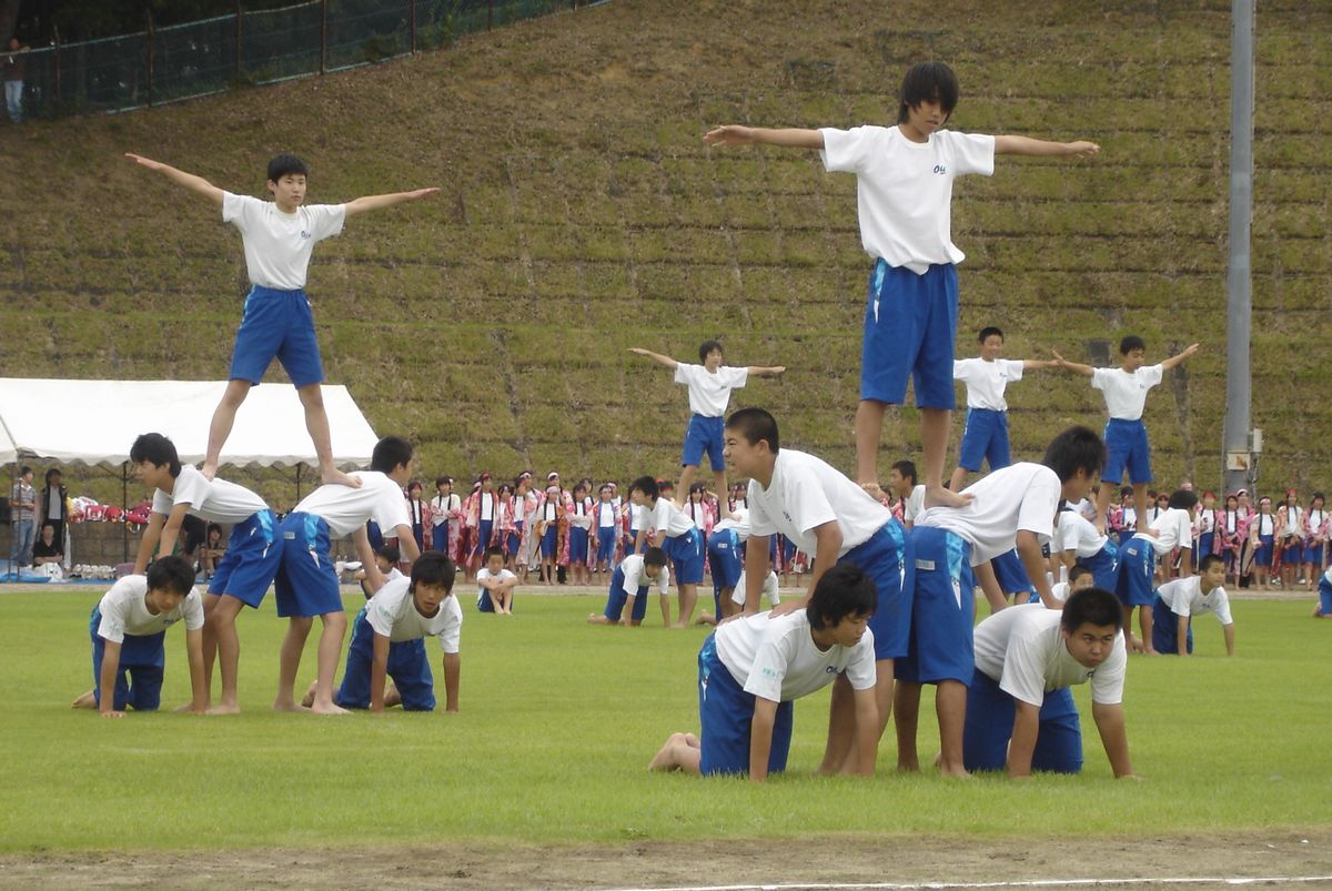 大熊中学校男子児童による組み体操