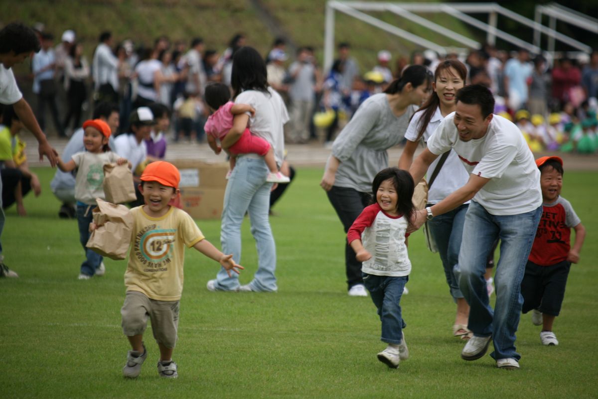 「親子でゴール」お父さんお母さんと一緒に走りゴールを目指します