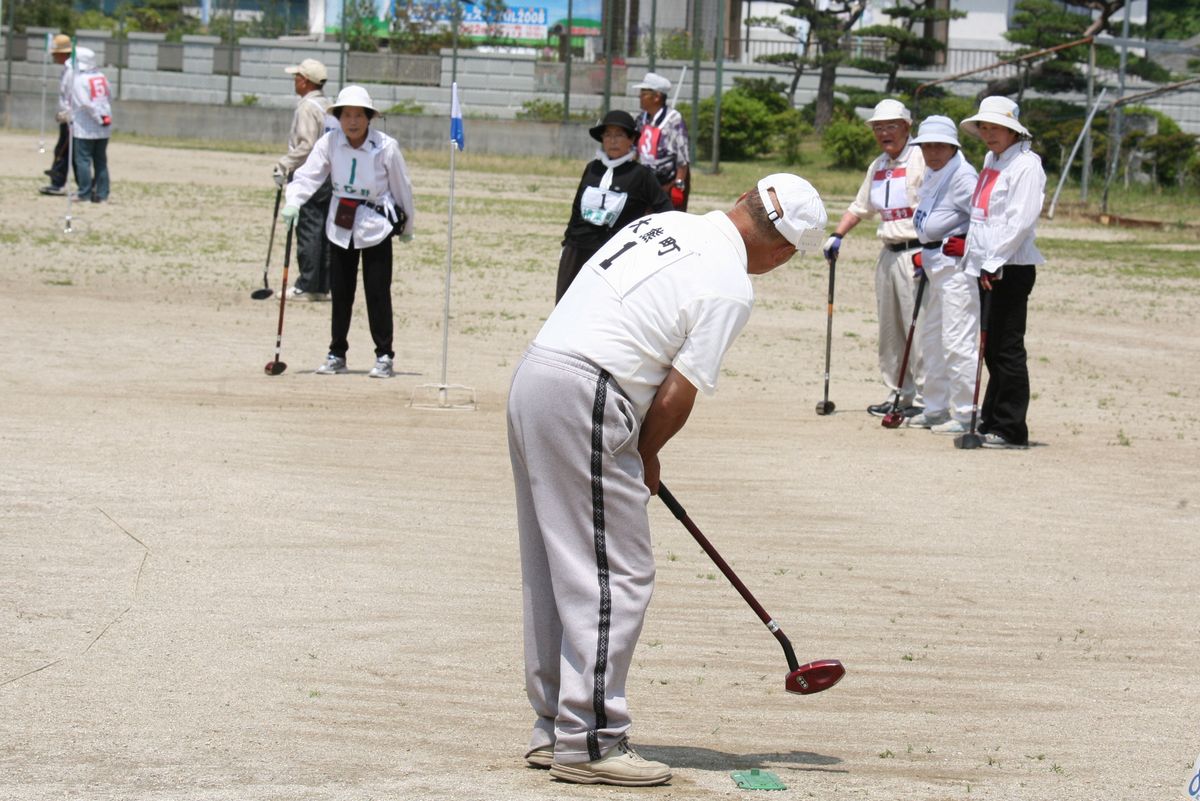 チーム一丸となり優勝を勝ち取ったグラウンドゴルフ