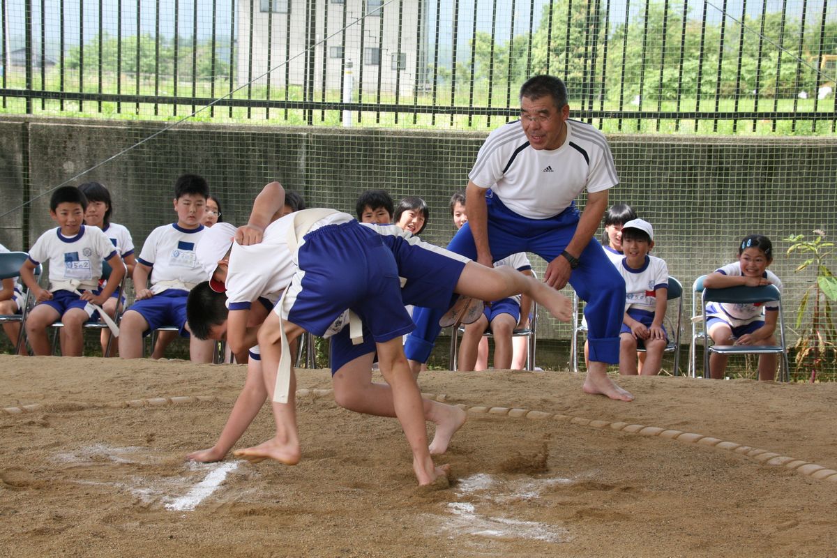 学年ごとに行われた予選を勝ち抜いた強豪による力のこもった取り組み