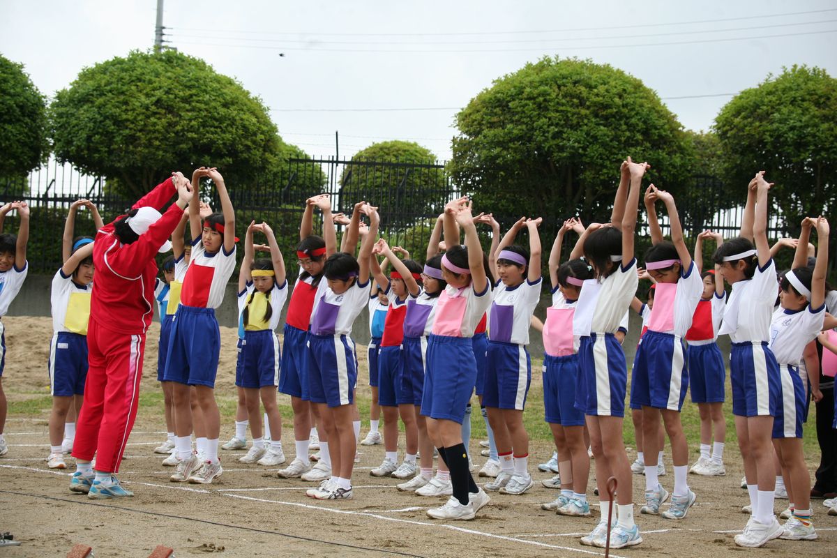 大野・熊町両小学校の5,6年生248人による仁美体操