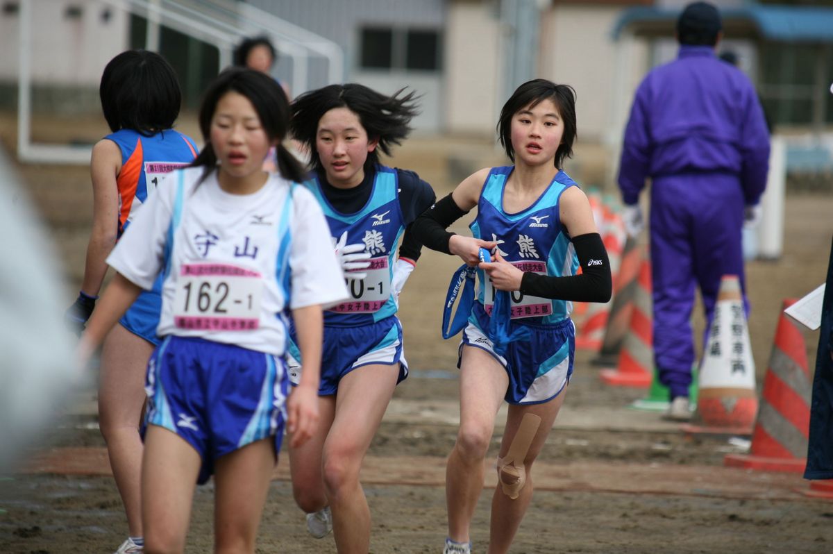 大熊中陸上部女子の襷リレー