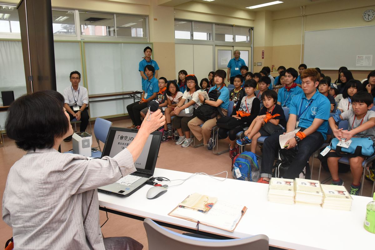 震災直後からの避難の経緯や会津木綿のぬいぐるみ「あいくー」を通じた取り組みを紹介する語り部の方