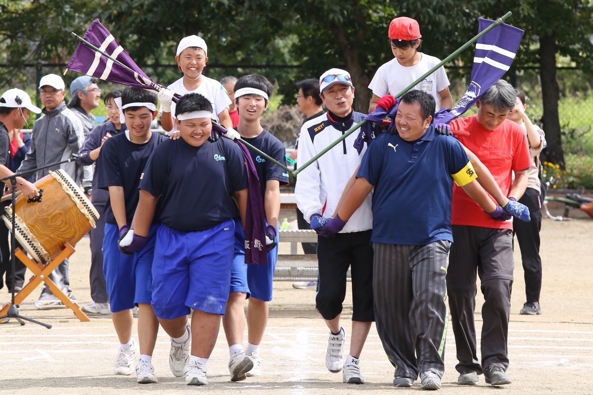 笑顔で出陣する神旗争奪騎馬戦のメンバー