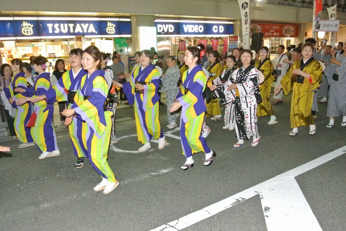 「団体賞」を受賞した町民有志の会津磐梯山踊り