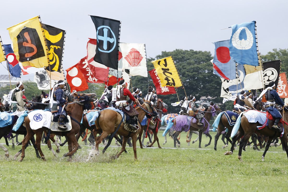 神旗争奪戦での騎馬武者約250騎の競り合い