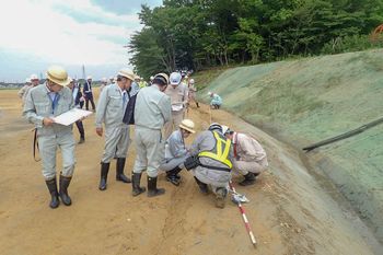 平成30年5月17日撮影　境界を確認する様子