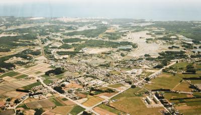 1983（昭和58）年5月10日に撮影した、町中心地を眺めることができる上空からの写真です。