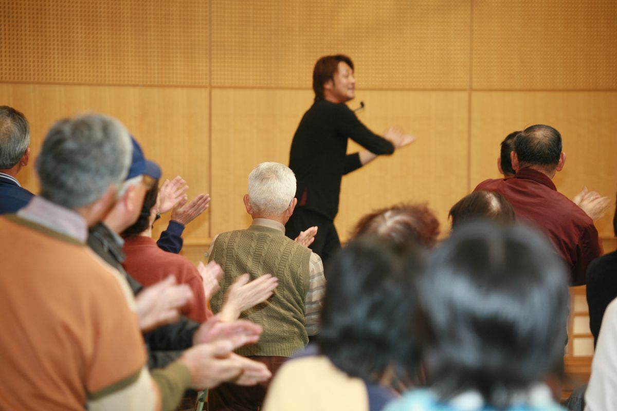 講師の健康運動指導士の鈴木孝一さん