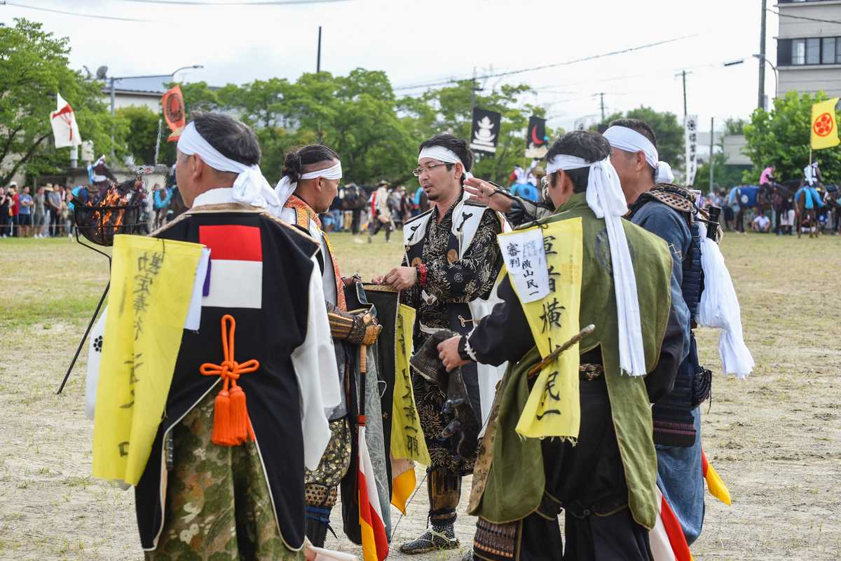 神旗争奪戦で審判を務める侍大将付軍者の鈴木さん