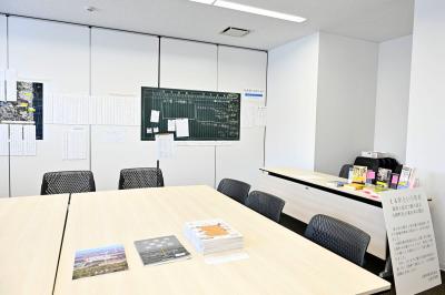 町教育委員会生涯学習課による東日本大震災関連展示が、3月10日から15日までの6日間、役場の会議室で開かれました。