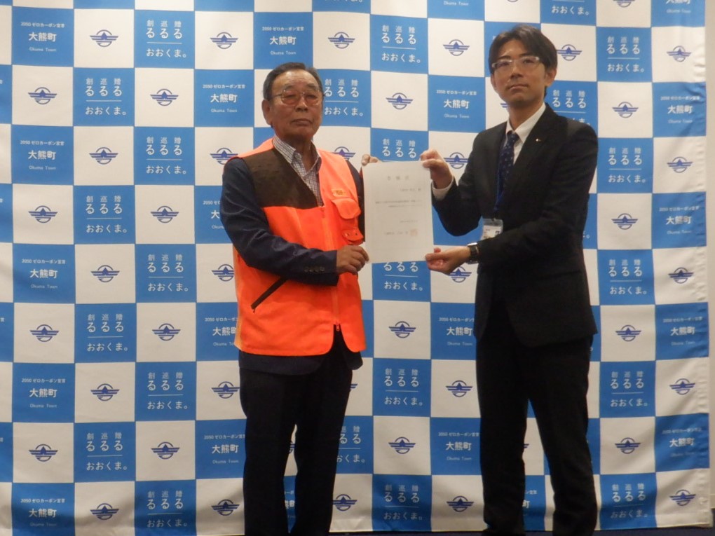 小野田隊長（左）と武田副町長（右）